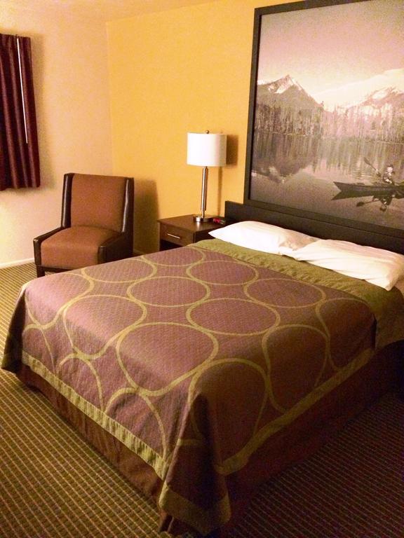 Super 8 By Wyndham Idaho Falls Exterior foto