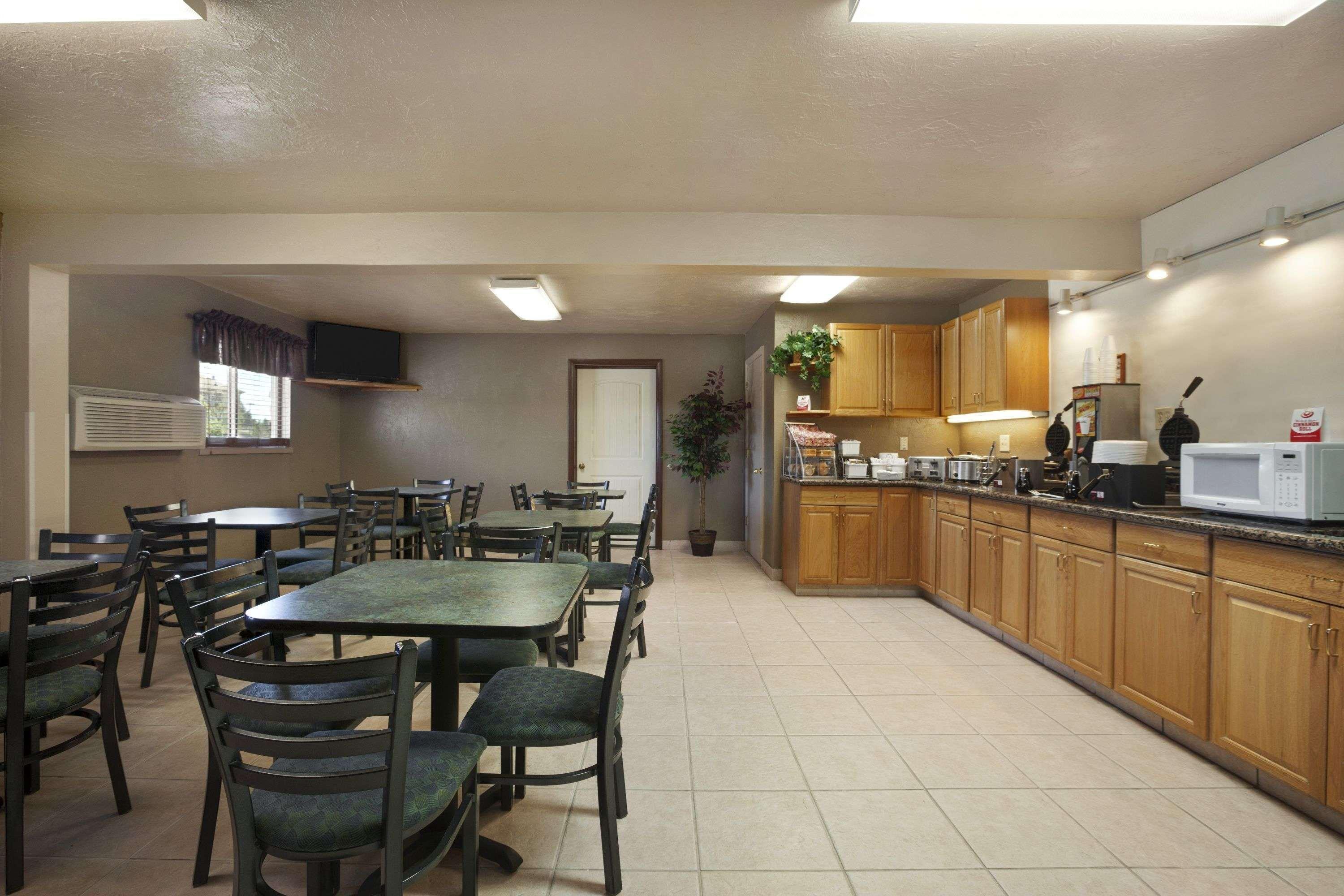 Super 8 By Wyndham Idaho Falls Exterior foto